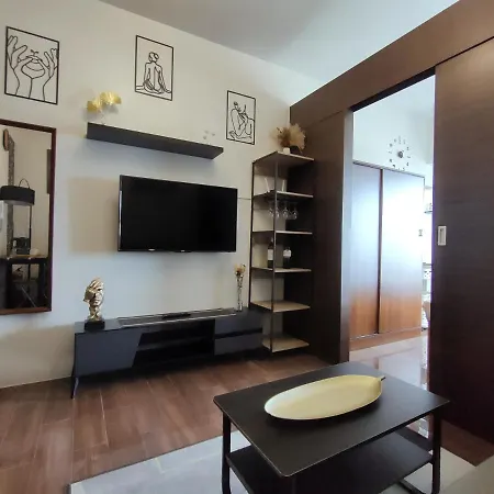 Amazing View Makati Elegant Flat 400Mb Internet Apartment