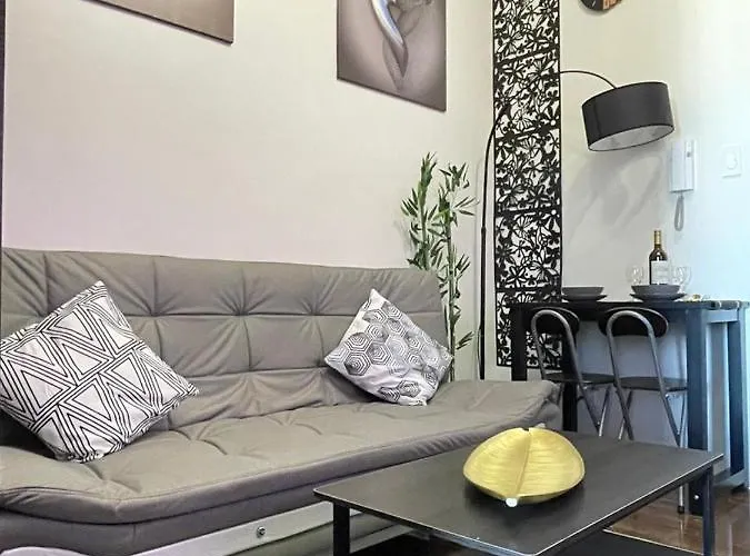 Amazing View Makati Elegant Flat 400mb Internet